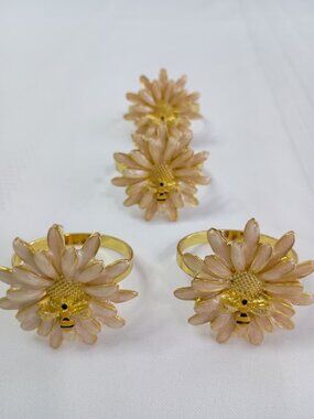 Set of 4 Daisy and Bee Napkin Rings